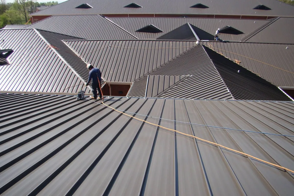 Trapez Sac Çatı İzolasyonu Ankara’da Nasıl Yapılır?